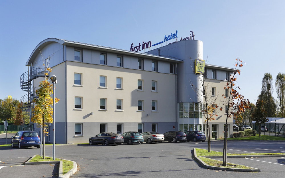 Hotel · First Inn Hotel Les Ulis, Villejust