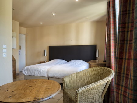 Residence Hotel Les Ducs De Chevreuse, Chevreuse, France