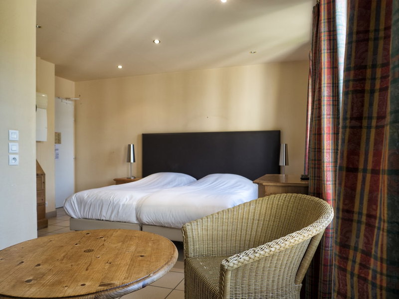 Residence Hotel Les Ducs De Chevreuse, Chevreuse, France