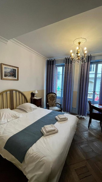 Hôtel Restaurant Continental, Évian-les-Bains, France