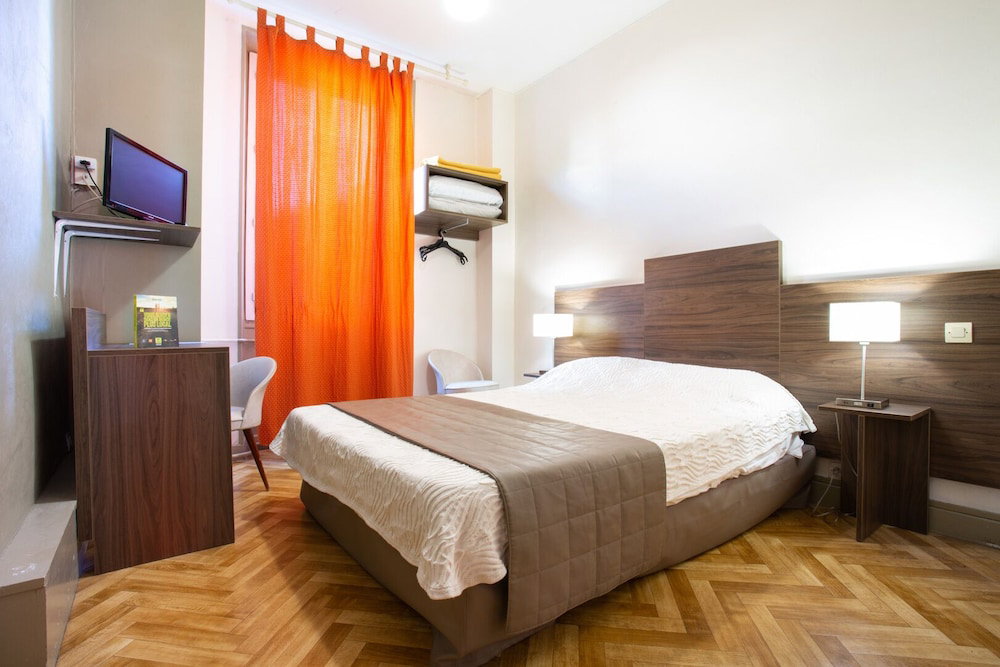 Hotel · Hôtel Le Boulevard, Mazamet