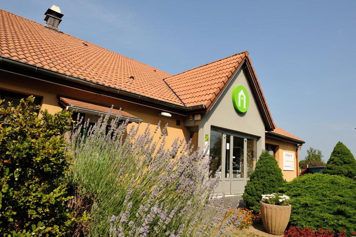 Hotel · Campanile Saintes, Saintes
