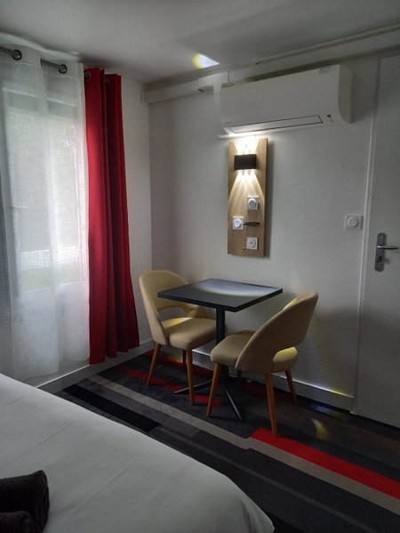 Kyriad Direct Saintes, Saintes, France