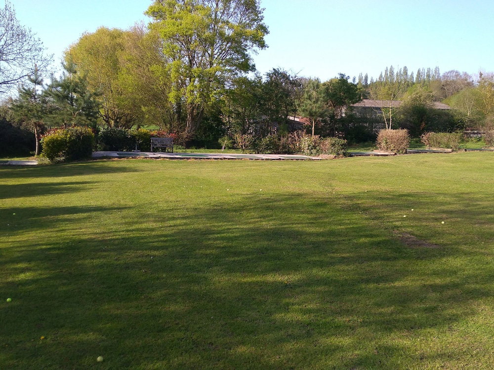 Hotel · Domaine du Lieu des Brocs, Brucourt