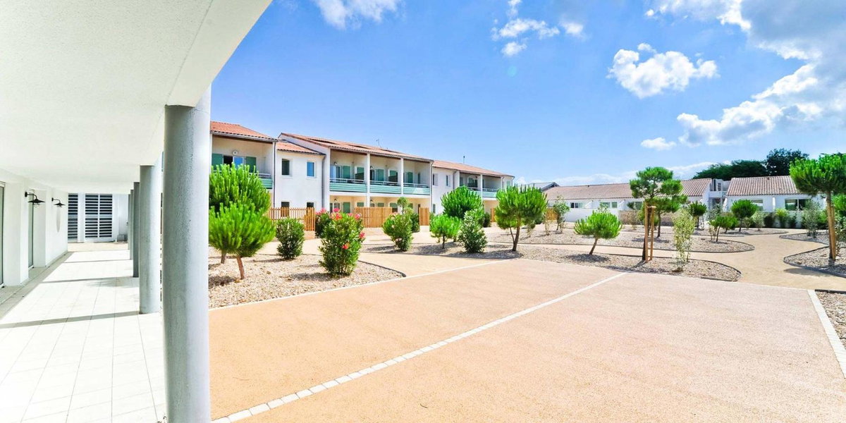 Hotel · Hôtel Les Grenettes, Sainte-Marie-de-Ré
