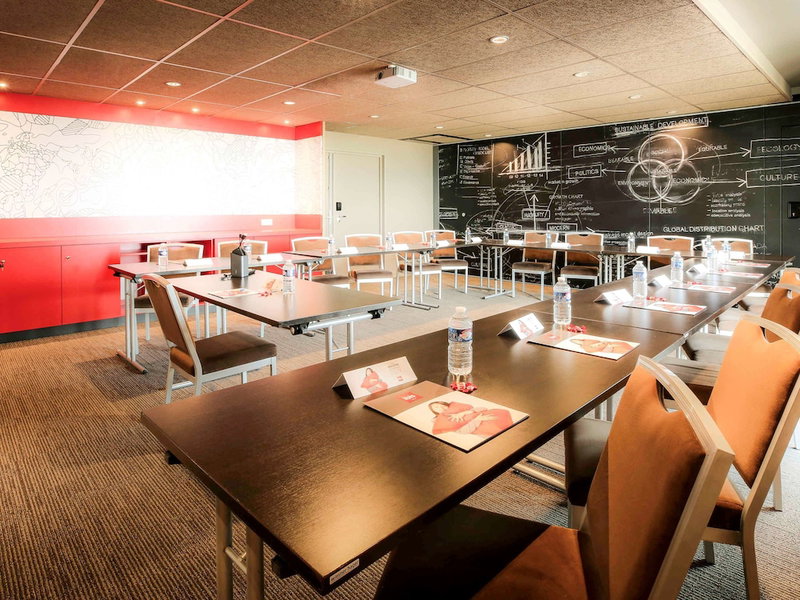 ibis Niort Est Mendes France, Niort, France