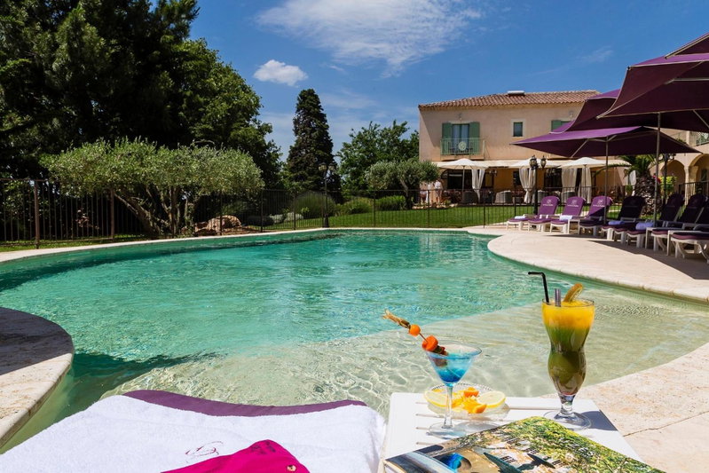 CÉRÈS - Boutique-Hôtel & Spa - Élégance en Terre d'Uzès, Saint-Quentin-la-Poterie, France