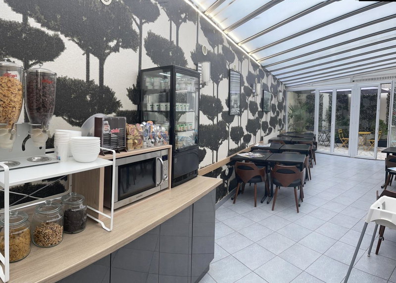 Hotel Lilas Gambetta, Paris, France