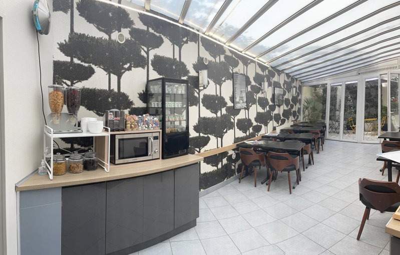 Hotel Lilas Gambetta, Paris, France