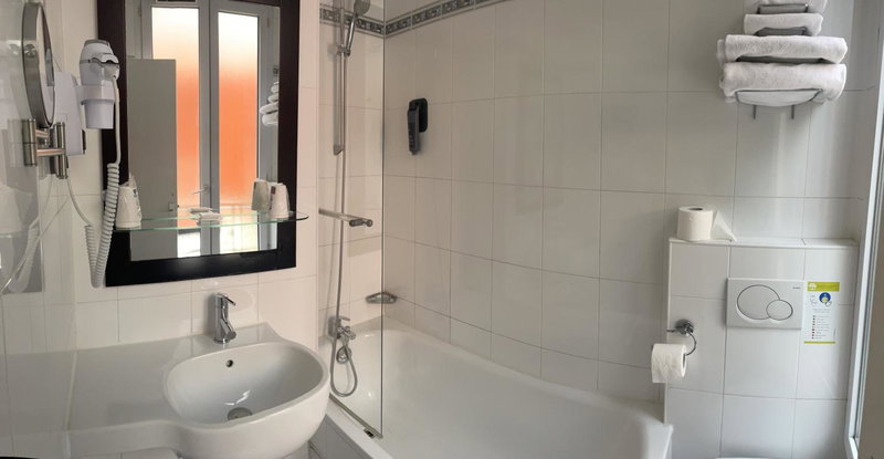 Hotel Lilas Gambetta, Paris, France