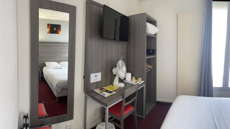 Hotel Lilas Gambetta, Paris, France