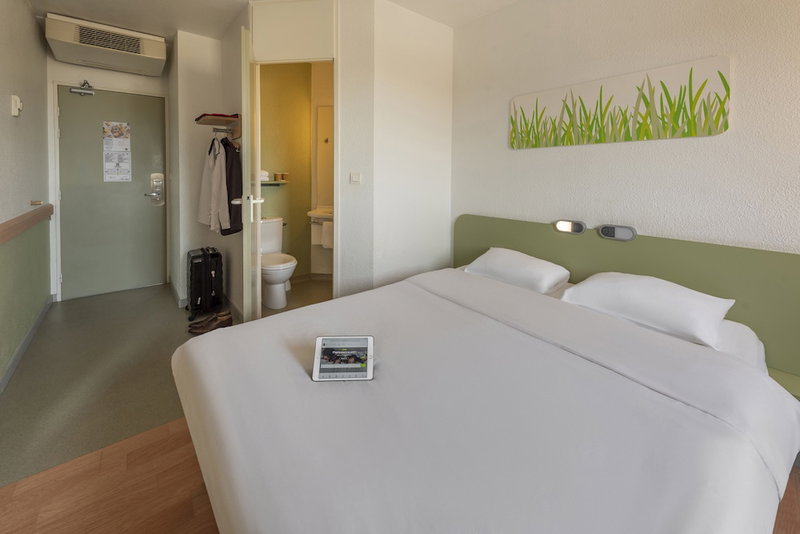 B&B HOTEL Calais Terminal Cité de l'Europe 2 étoiles, Coquelles, France