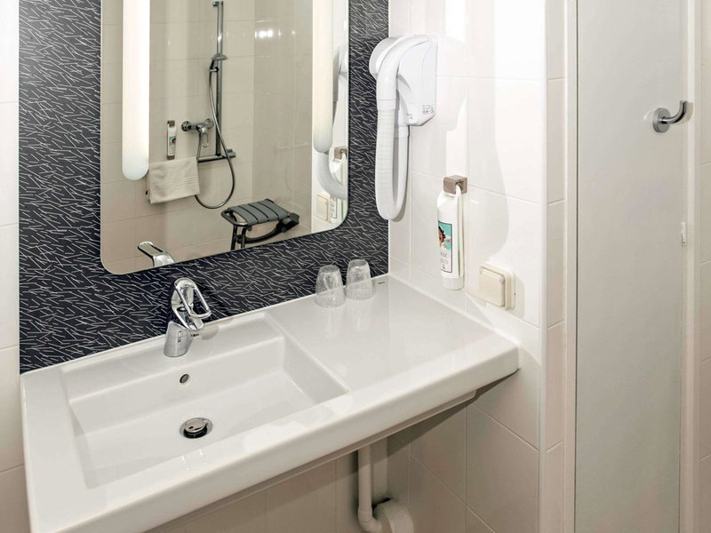 ibis Nîmes Ouest - A9, Nîmes, France