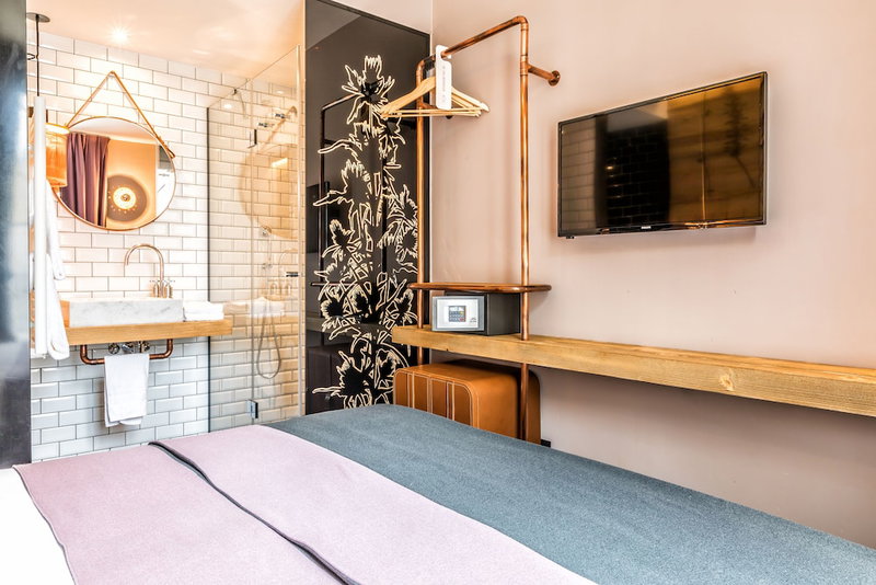 Hôtel Restaurant Au Bœuf Couronné, Paris, France