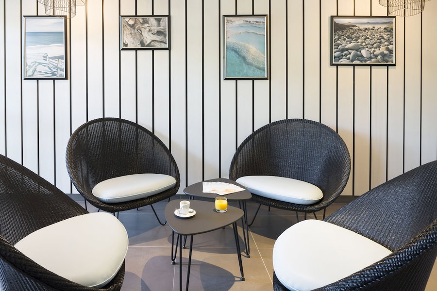 Opéralia Hôtel Les Pins, Balaruc-les-Bains, France