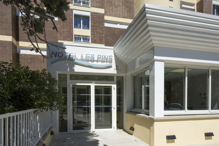 Opéralia Hôtel Les Pins, Balaruc-les-Bains, France