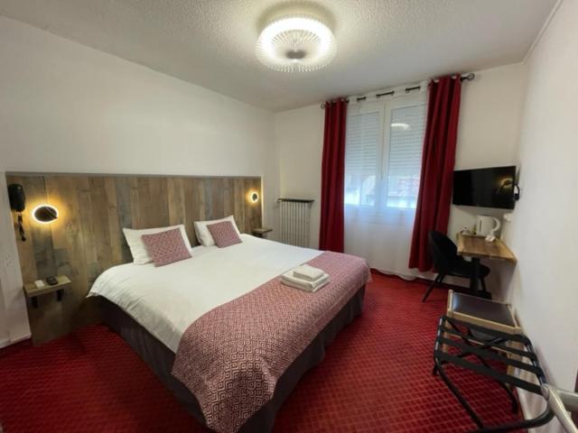 Brit Hotel Bleu Nuit, Saintes, France