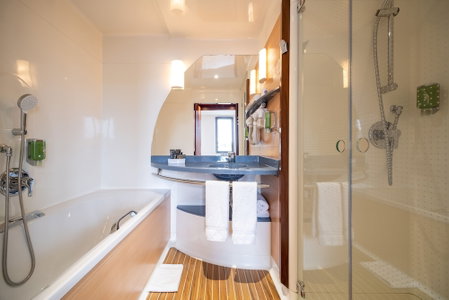 B&B HOTEL Calais Terminal Cité de l'Europe 4 étoiles, Coquelles, France