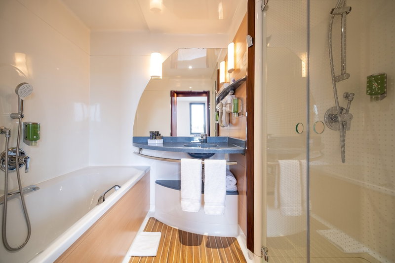 B&B HOTEL Calais Terminal Cité de l'Europe 4 étoiles, Coquelles, France