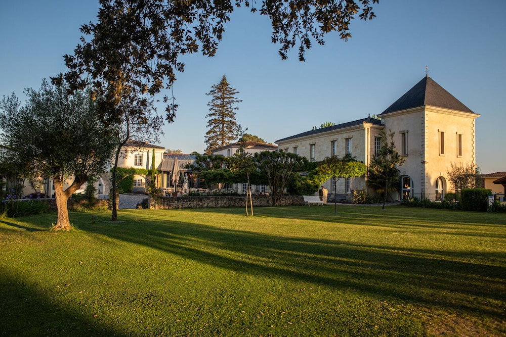 Hotel · Domaine de Larchey, Saint-Medard-d'Eyrans