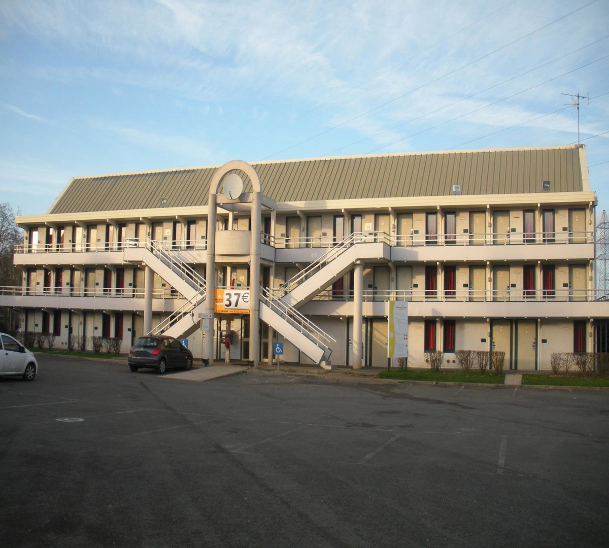 Hotel · Premiere Classe Dreux, Dreux
