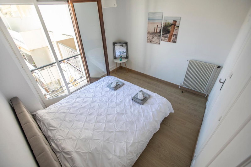 ++++ renovated cosy 50m2 sunny flat / balcony / close to beach and to the Palais des festivals ++++, Cannes, France