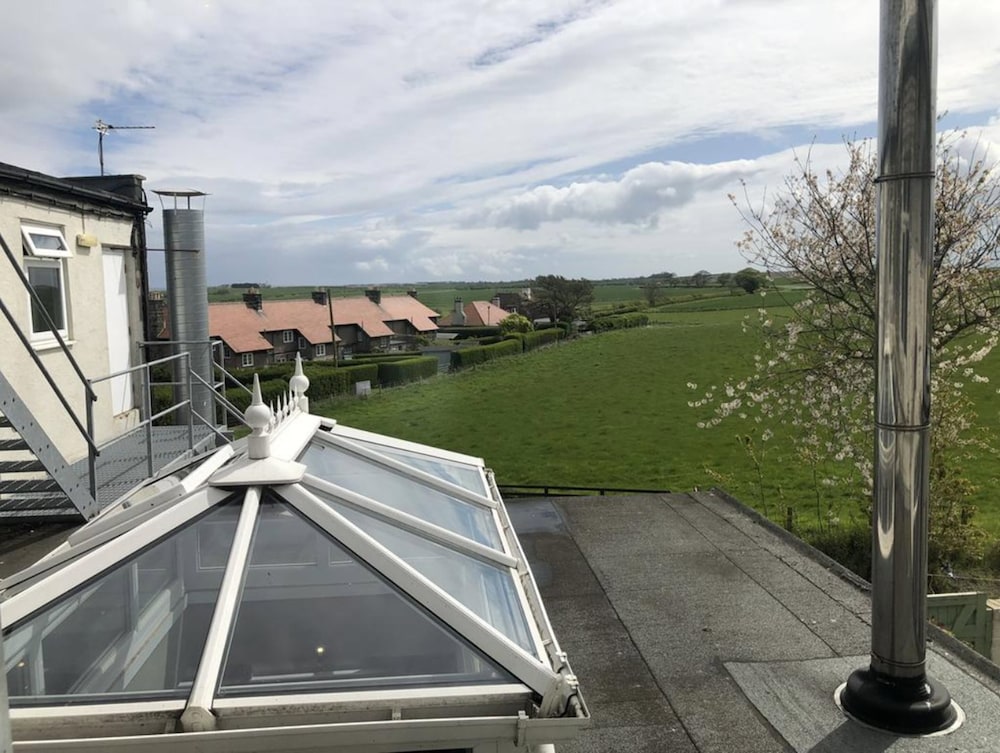 Hotel · Sunningdale Hotel, Bamburgh