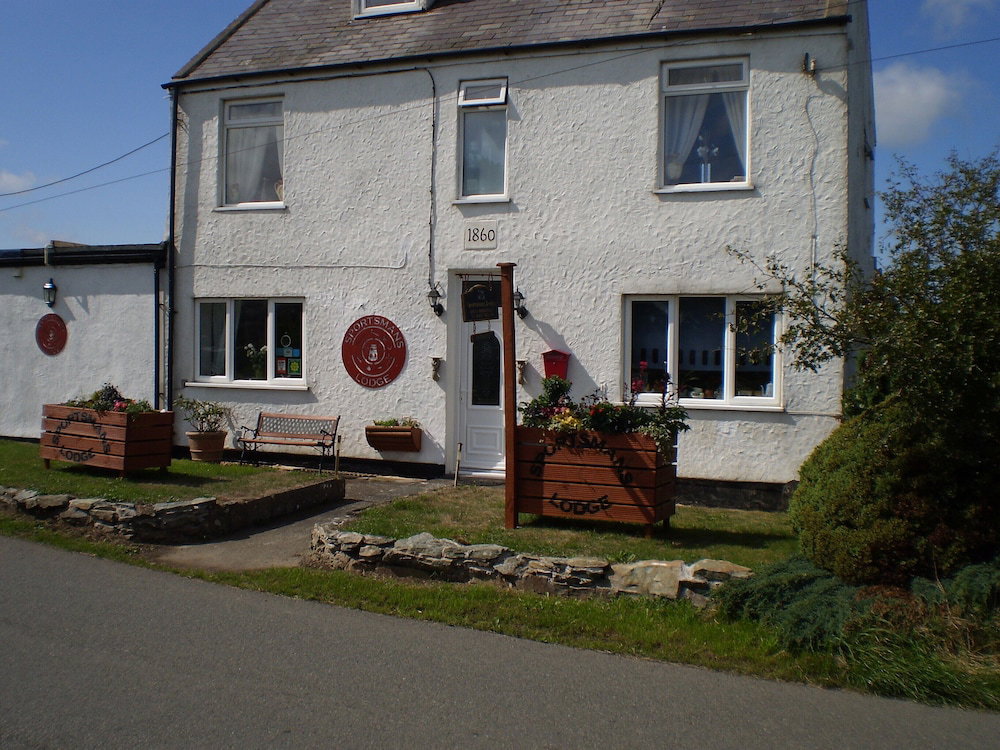 Hotel · The Sportsmans Lodge, Rhosgoch