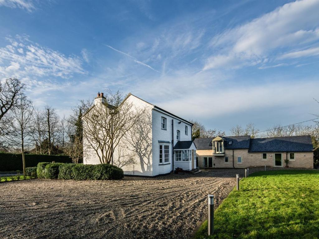 Hotel · Eagle Mill, Huntingdon