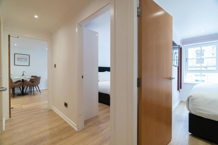 PREMIER SUITES Edinburgh Fountain Court, Edinburgh, United Kingdom