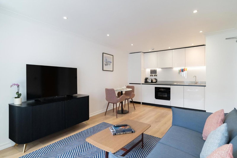 PREMIER SUITES Edinburgh Fountain Court, Edinburgh, United Kingdom