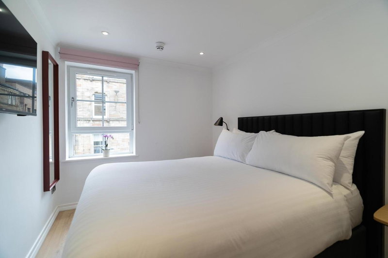 PREMIER SUITES Edinburgh Fountain Court, Edinburgh, United Kingdom