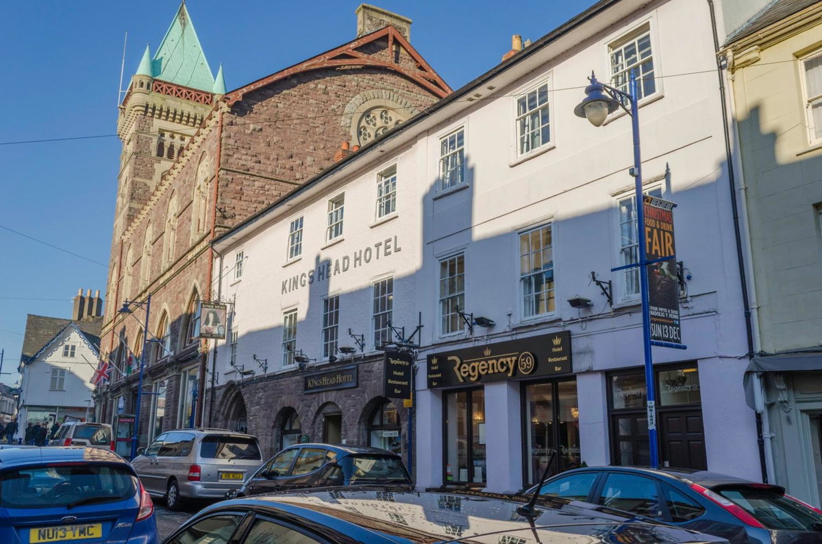 Hotel · The Kings Head Hotel, Abergavenny