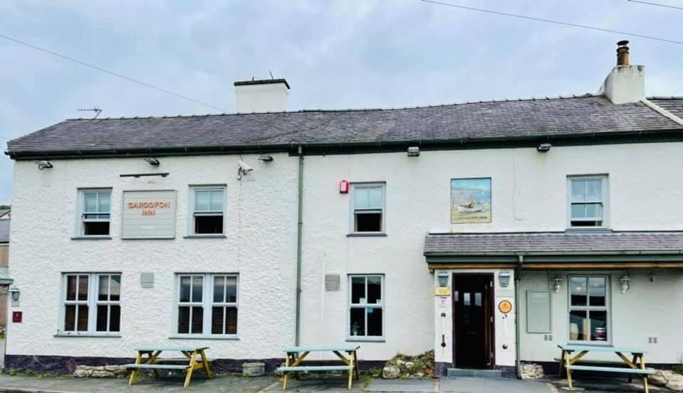 Hotel · Garddfon Inn, Y Felinheli