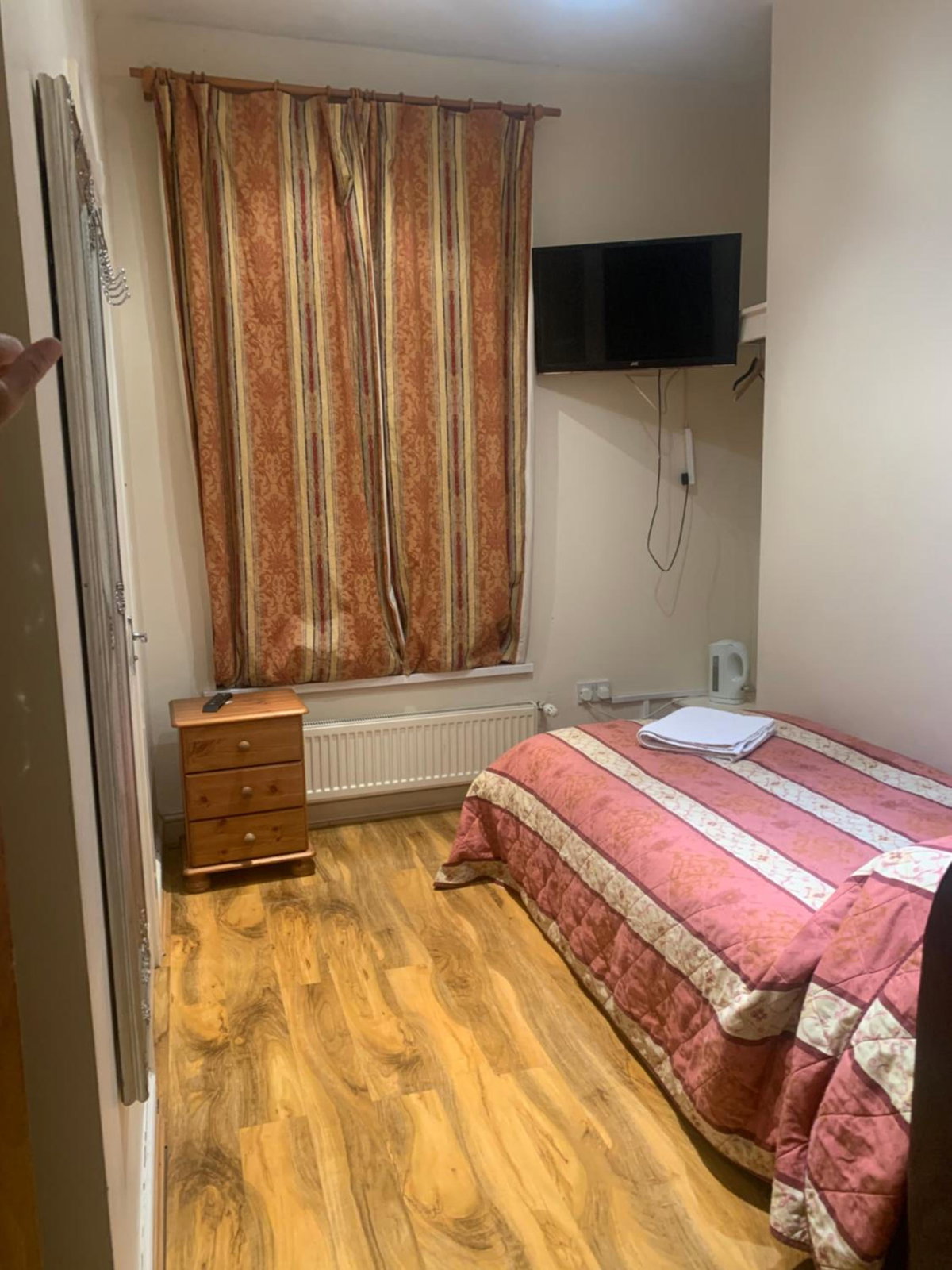 Hotel · The Dharma Lodge, Enfield