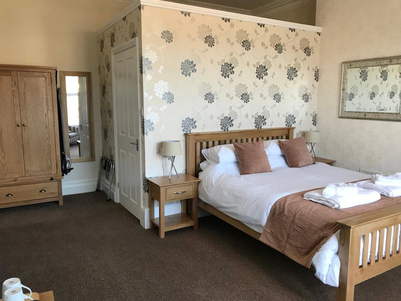 Cairn House - Bed & Breakfast, Ilfracombe, United Kingdom