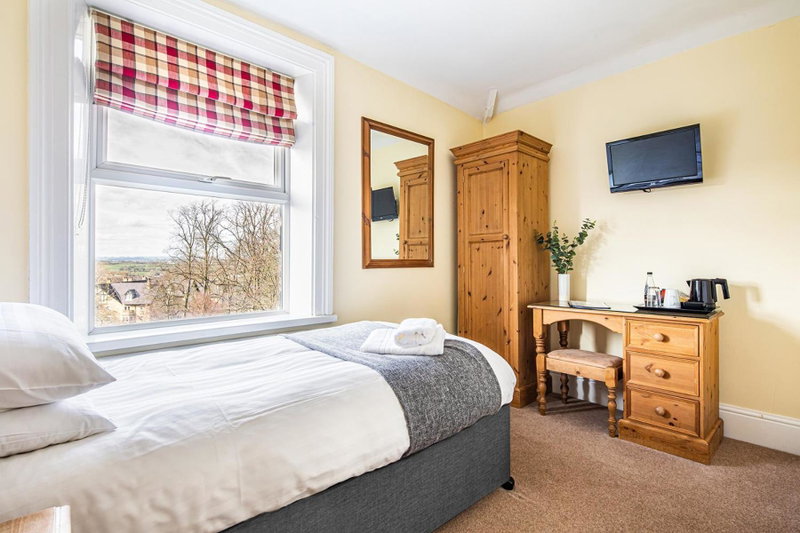 Fountains Guest House - Harrogate Stays with FREE PARKING, Harrogate, United Kingdom
