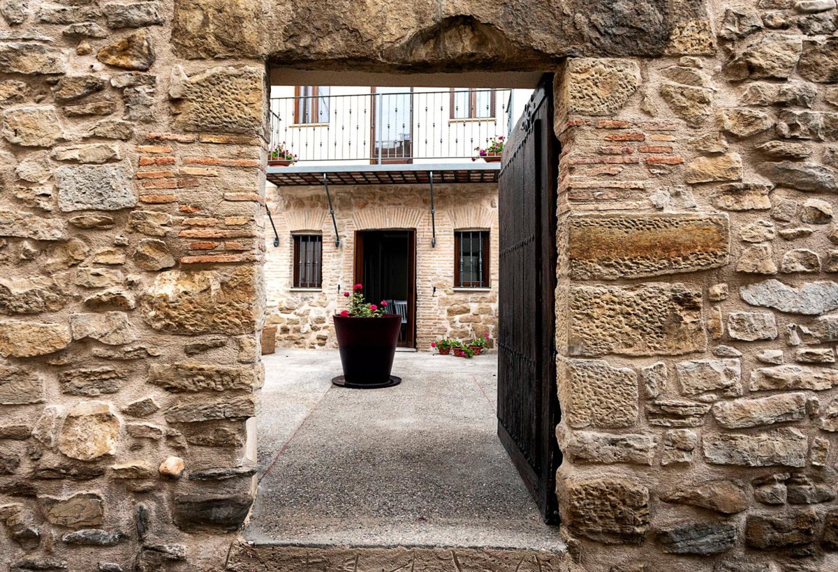 Hotel · RIOJA VALLEY Apartamentos Turísticos, Cenicero