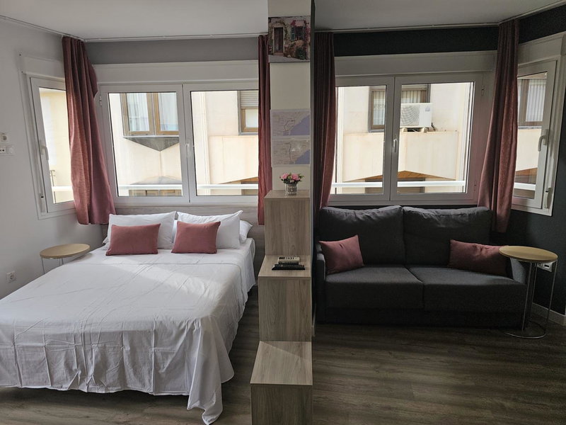 Apartamentos Turísticos KENZAMIN, Alicante, Spain