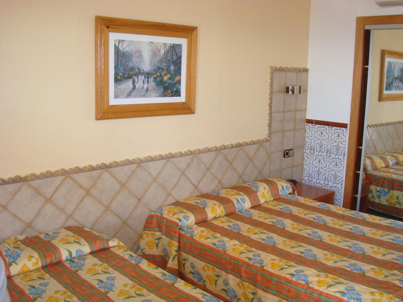 Hotel Univers, Roses, Spain