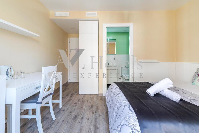 AYZ Villegas - Auto check-in property, Madrid, Spain