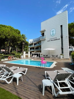 Aparthotel Las Palmeras Castelldefels, Castelldefels, Spain