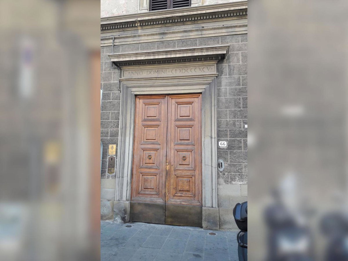 La Porta del Paradiso, Italy
