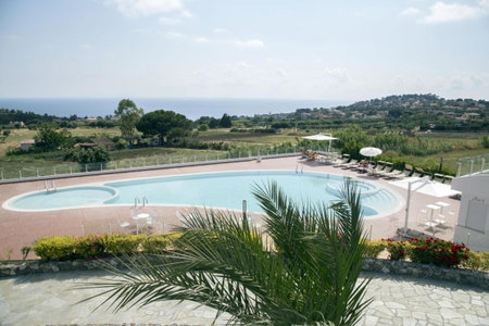 LUZIA AGRIRESORT - Piscina Panoramica e vista Mare a Capo Vaticano, Capo Vaticano, Italy