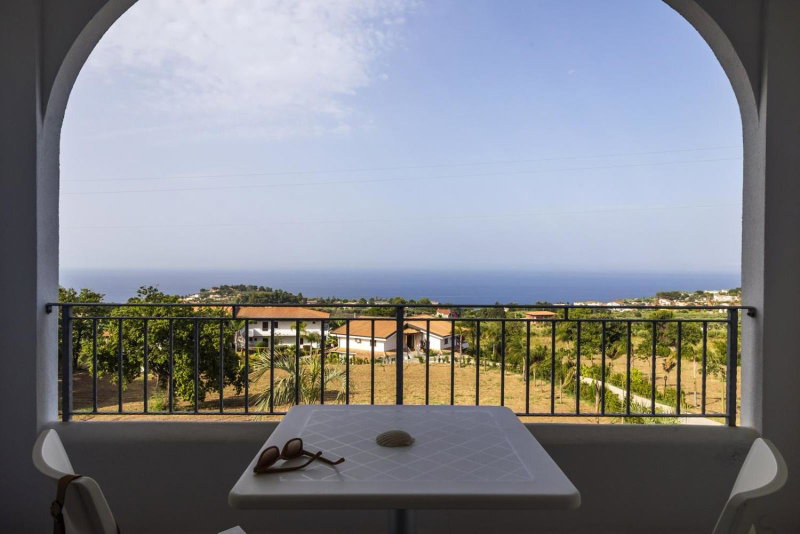 LUZIA AGRIRESORT - Piscina Panoramica e vista Mare a Capo Vaticano, Capo Vaticano, Italy
