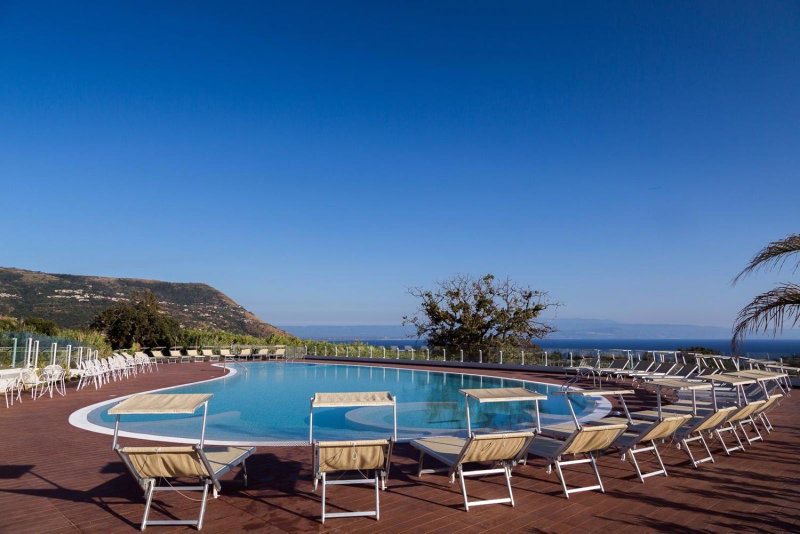LUZIA AGRIRESORT - Piscina Panoramica e vista Mare a Capo Vaticano, Capo Vaticano, Italy