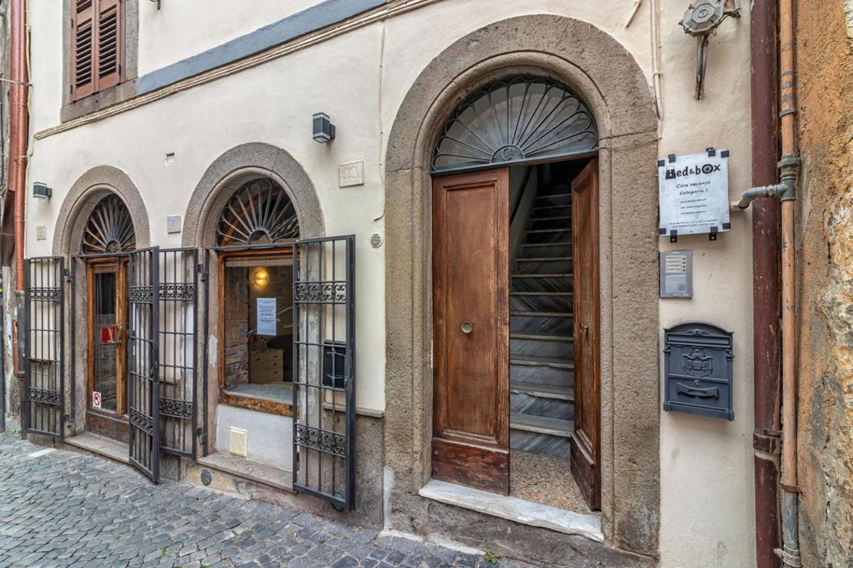 Hotel · Bed and Box - VT01 Casa vacanze, Viterbo