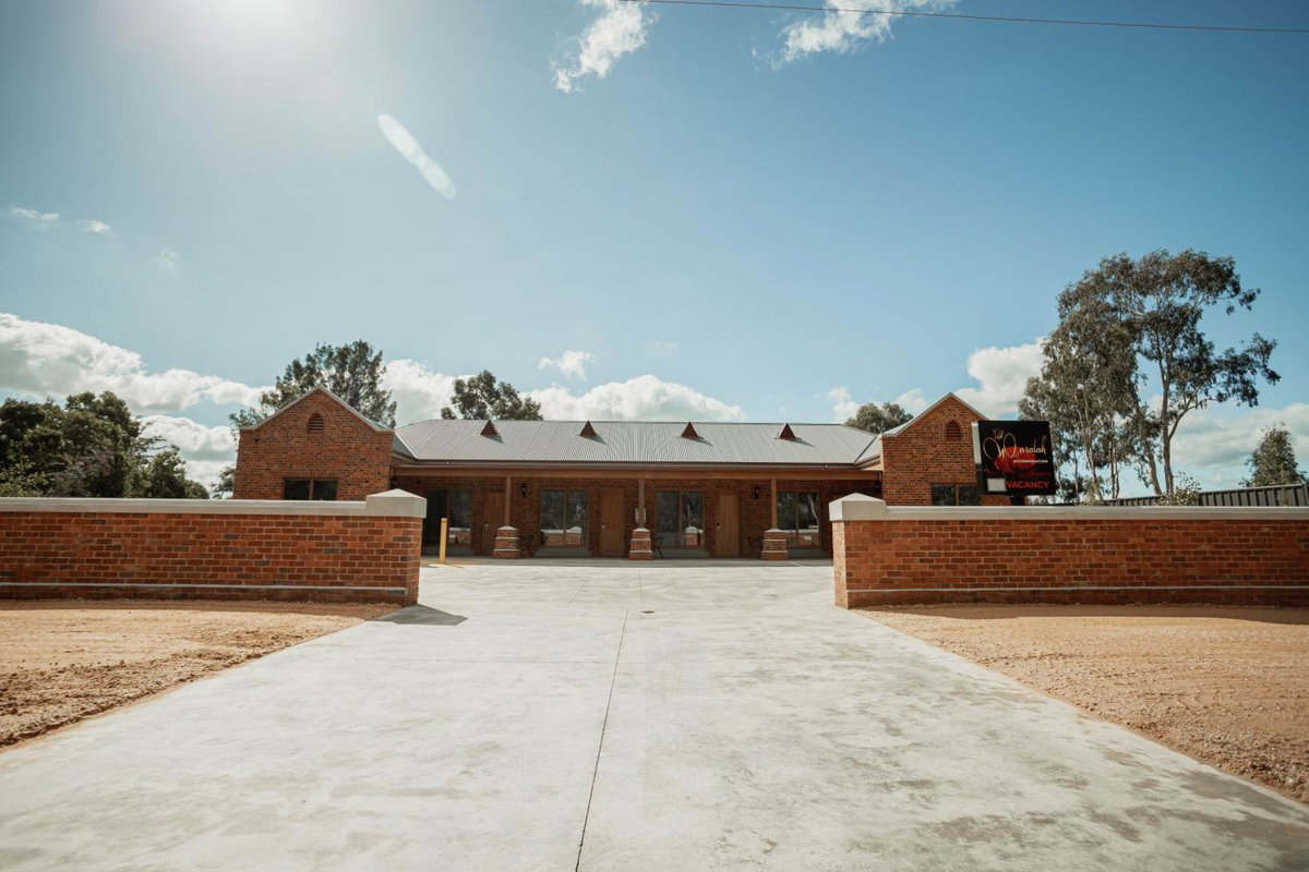 Red Waratah Accommodation, Australia