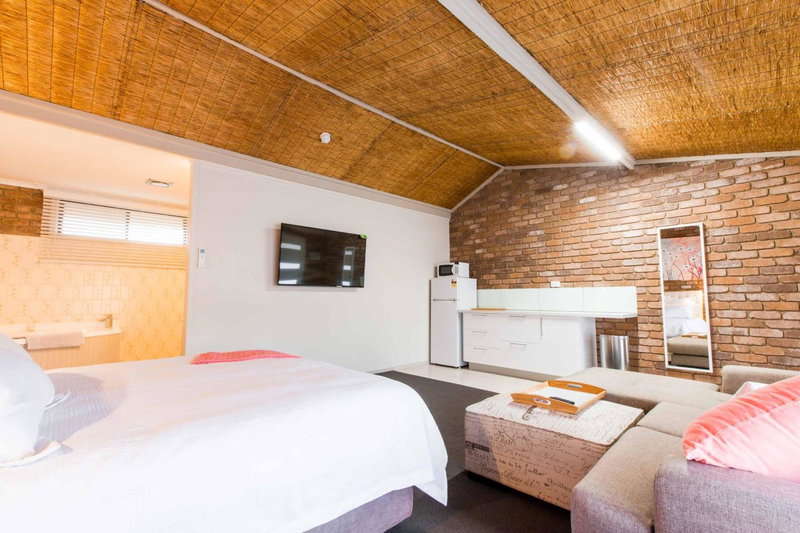 Farnham Court Motel and Restaurant, Morwell, Australia