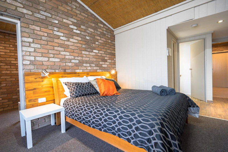 Farnham Court Motel and Restaurant, Morwell, Australia